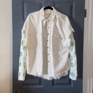 Oversized cute top with crochet flower sleeves